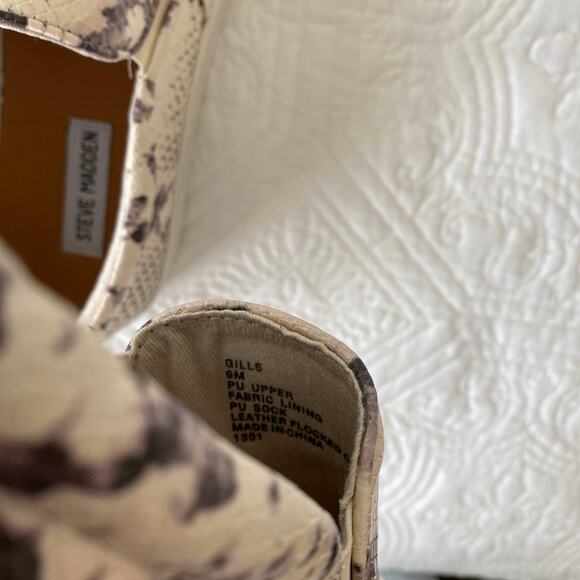 Steve Madden Gills Cream Snakeskin Slip On Shoes 9 - Picture 6 of 7